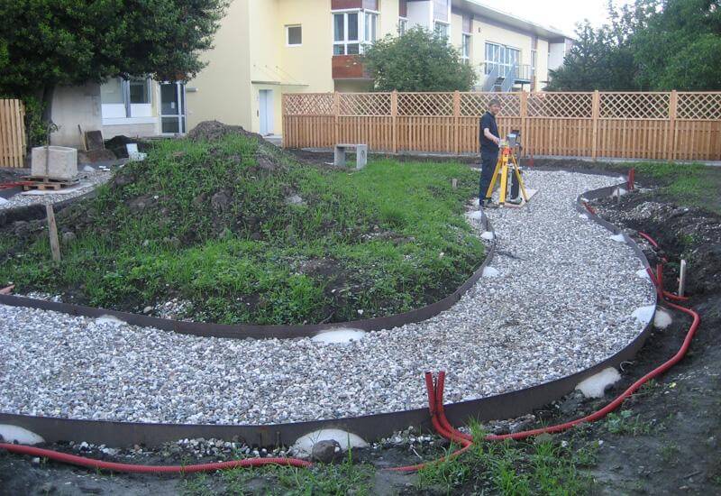 rilevamento all'esterno per una ringhiera in un giardino