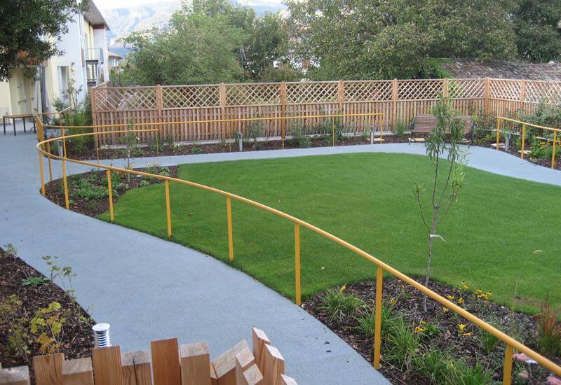 rilevamento all'esterno per una ringhiera in un giardino