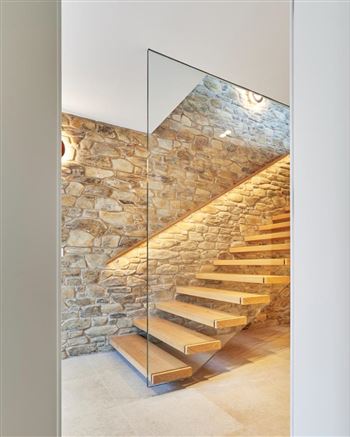 Treppe trifft Stein