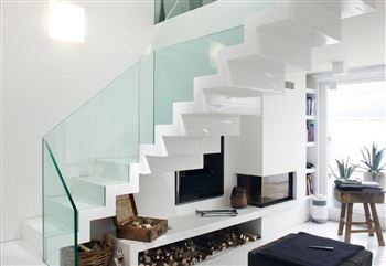 Faltwerktreppe ganz in weiß Thomaseth