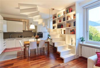 Faltwerktreppe mit Bücherregal in Varicor