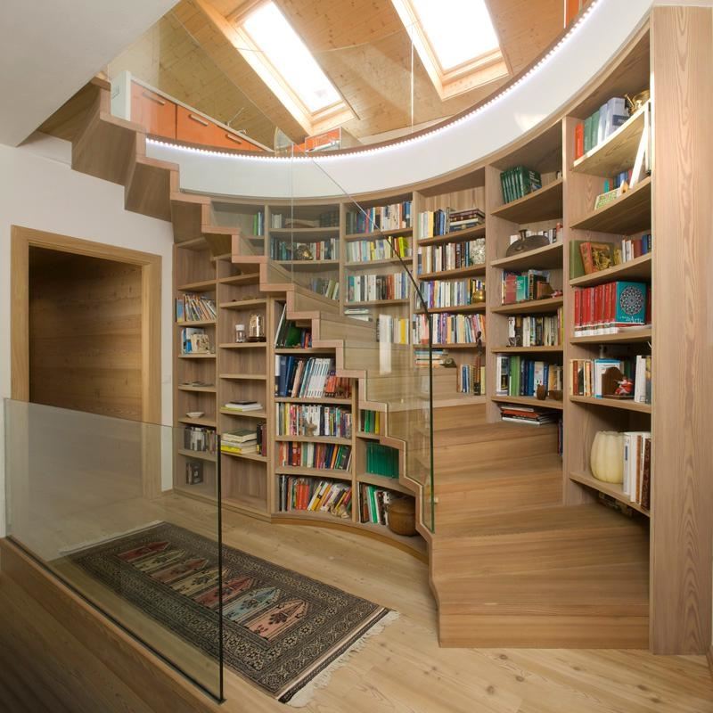 Bogentreppe als Faltwerktreppe