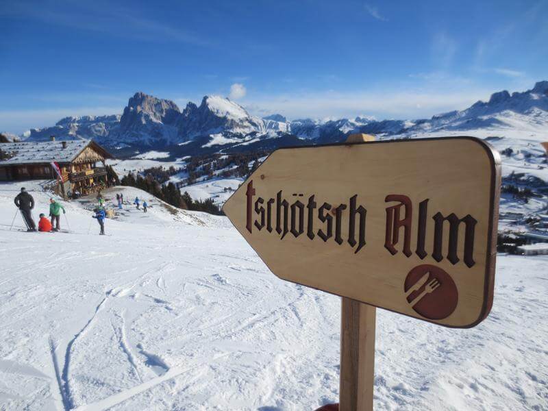 Hinweisschild auf der Seiser Alm
