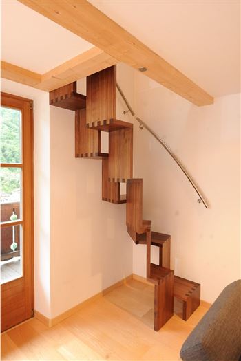 Viertelgewendelte Spartreppe