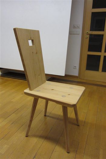 Bauernstuhl modern interpretiert